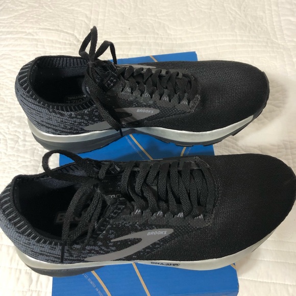 Womens Brooks Ricochet - Picture 3 of 5